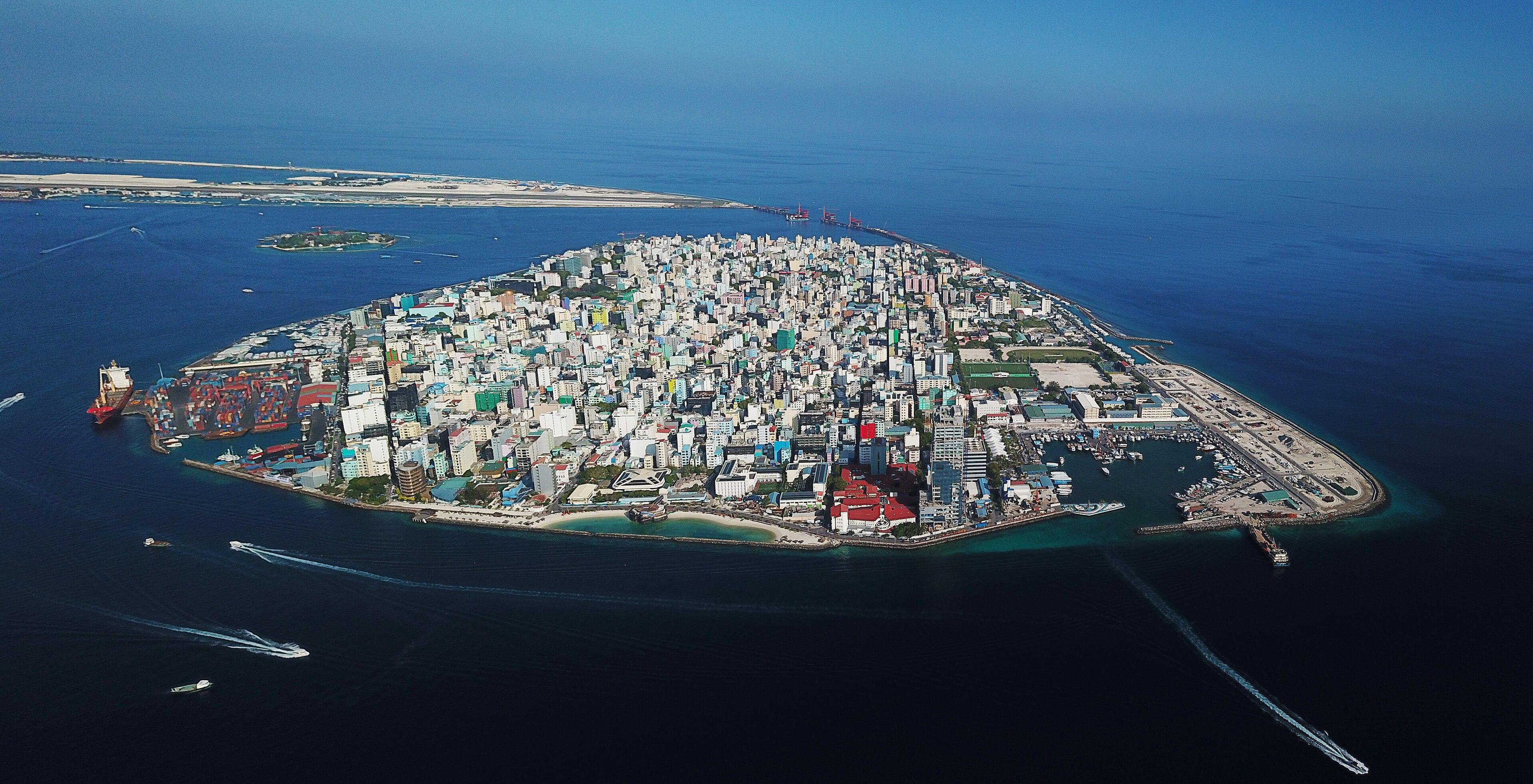 Malé, Italy