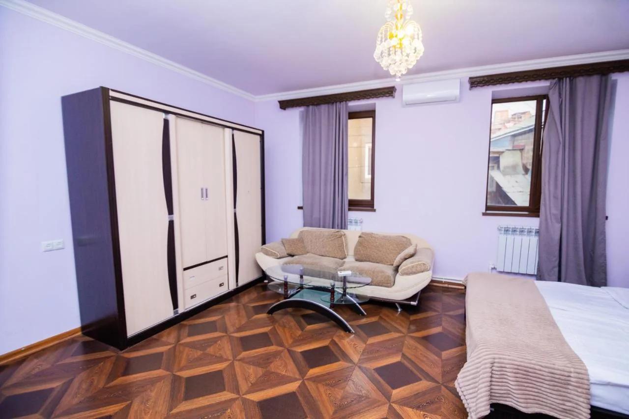 Favorit Hostel Yvn photo