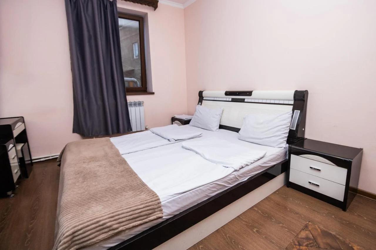 Favorit Hostel Yvn photo