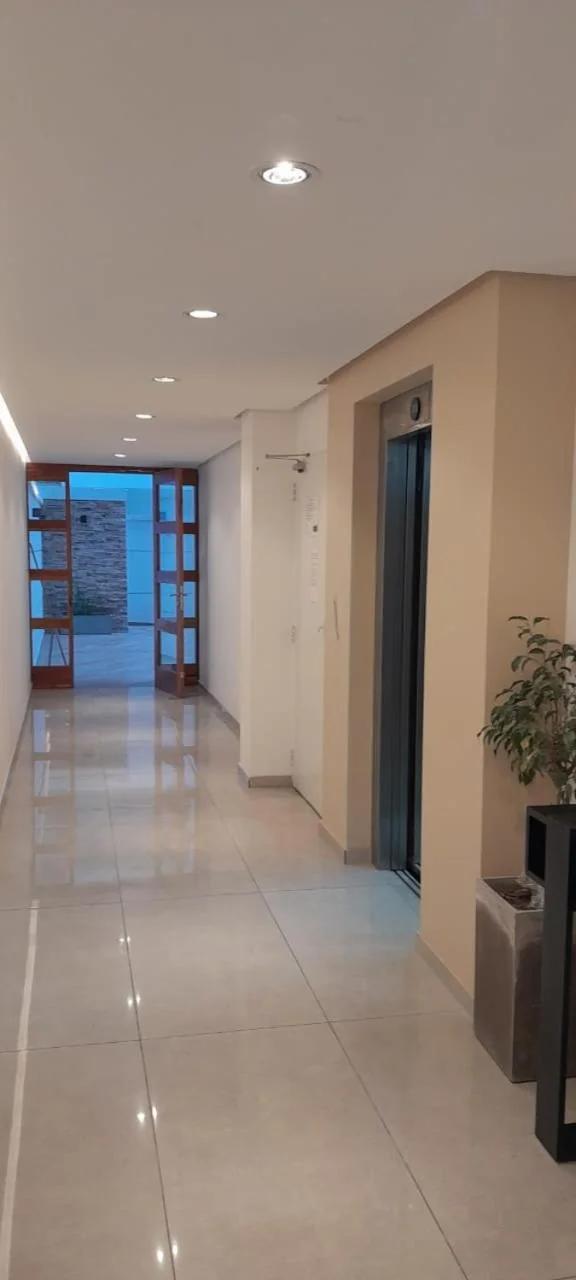 Dpto de 1 dormitorio en el centro de la ciudad foto