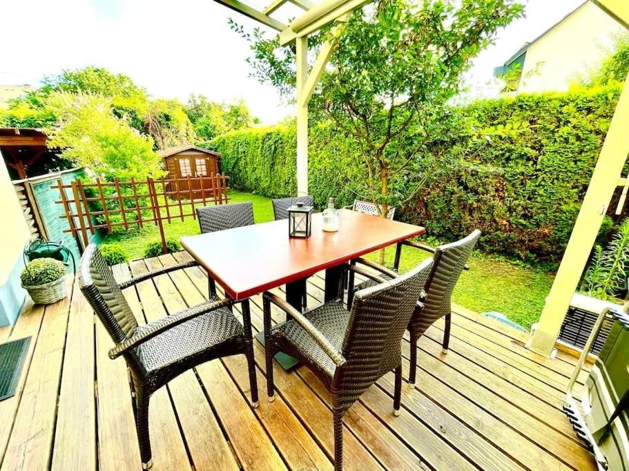 Schöne Wohnung mit eigenen Eingang und Terrasse foto