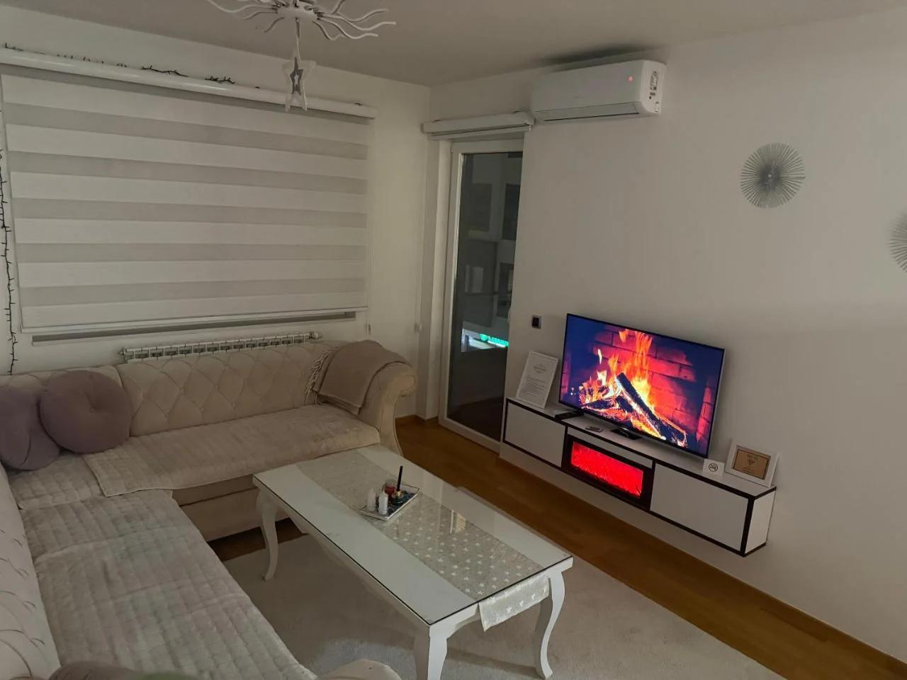 EM Modern Stay Sarajevo Bulevar ParkingGarage photo