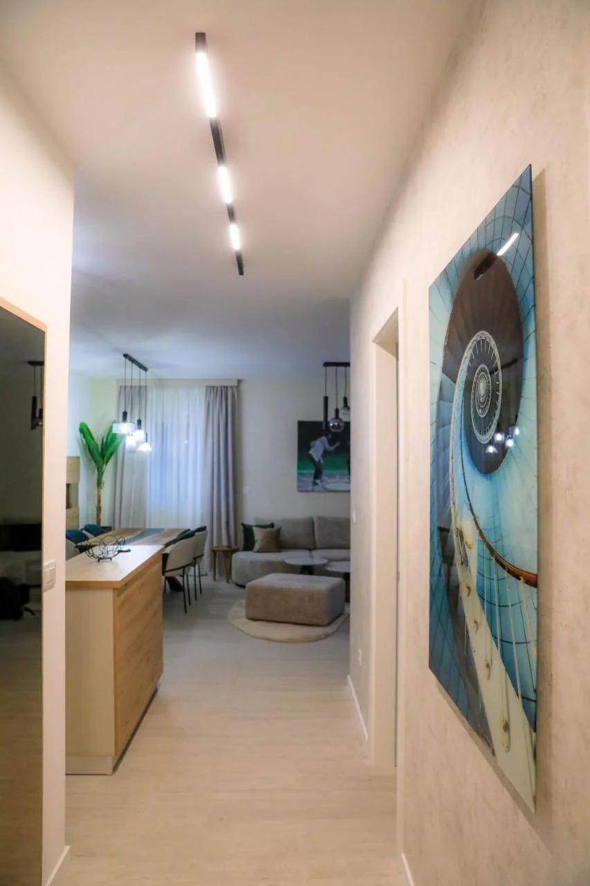 Fancy new 2bdrm ap free garage