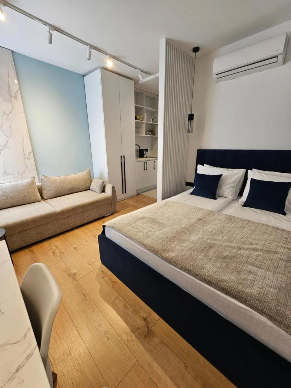 Regent Blue Apartments-Free private parking photo