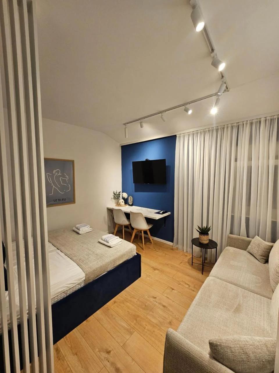 Regent Blue Apartments-Free private parking photo
