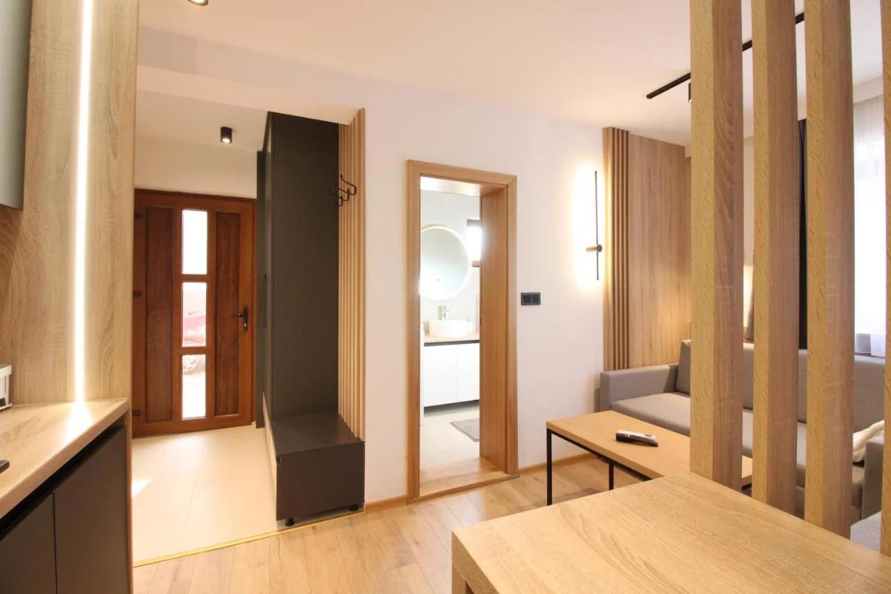 SILVERLAND apartments Free parking photo