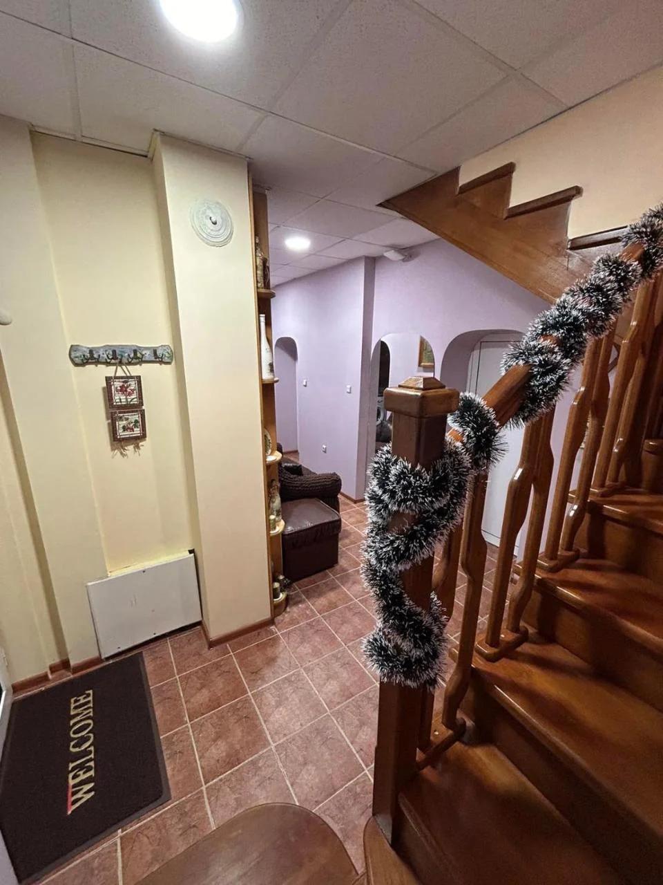 КЪЩА за ГОСТИ ТРАПЕЗИЦА за до 12 ЧОВЕКА с БЕЗПЛАТЕН ПАРКИНГ, ДВОР и ВЕРАНДИ, в ГРАД ВЕЛИКО ТЪРНОВО photo