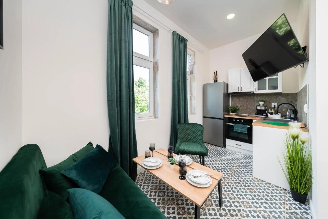 Apartment in the Heart of the Top Center photo
