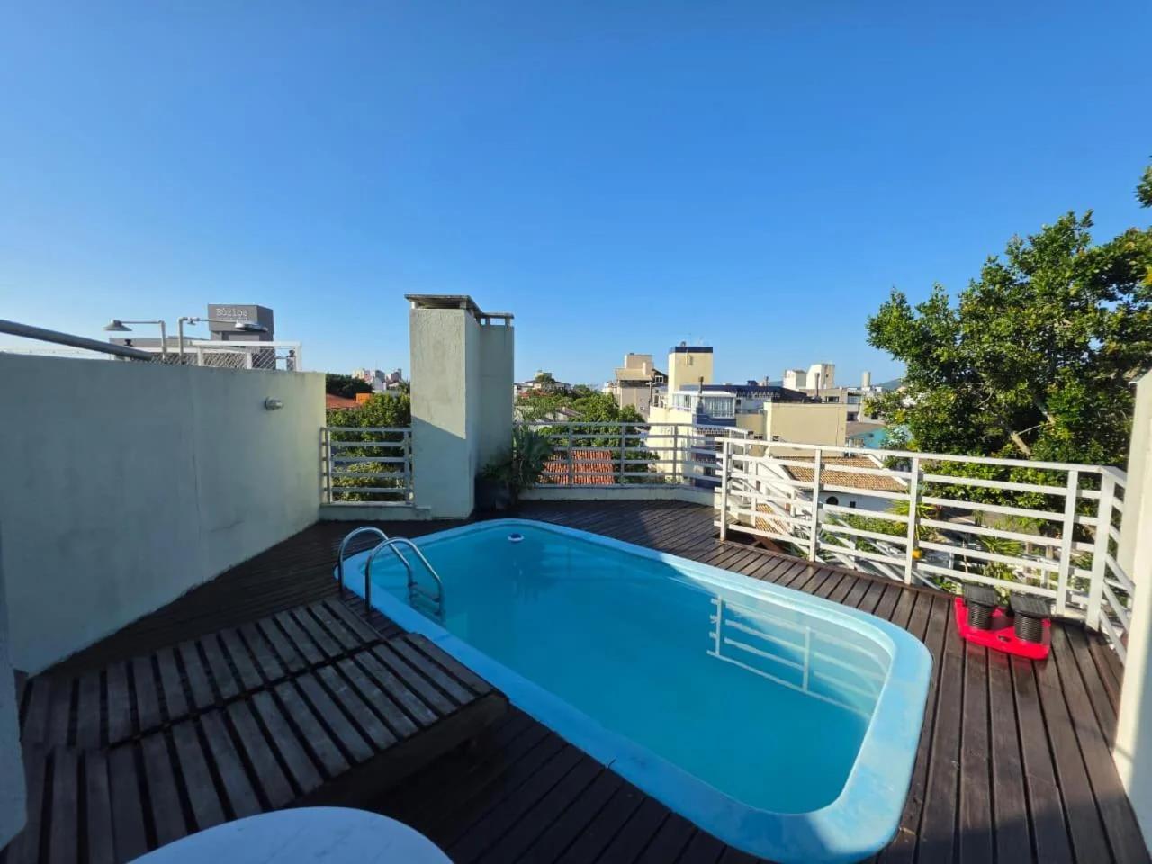 COBERTURA COM PISCINA