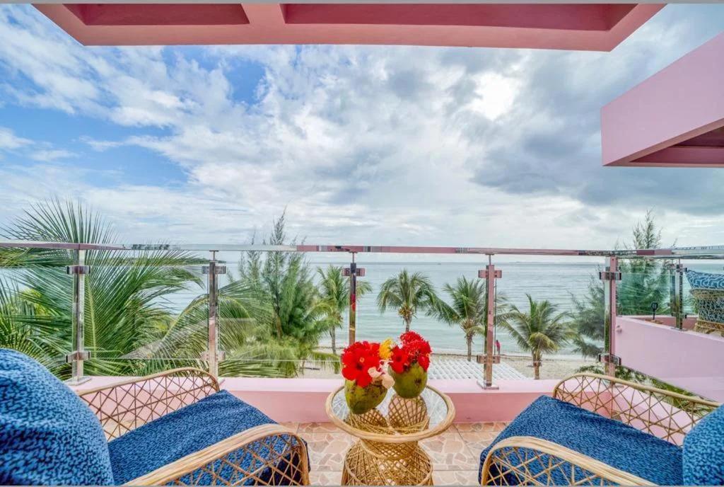 Miramar Suites photo