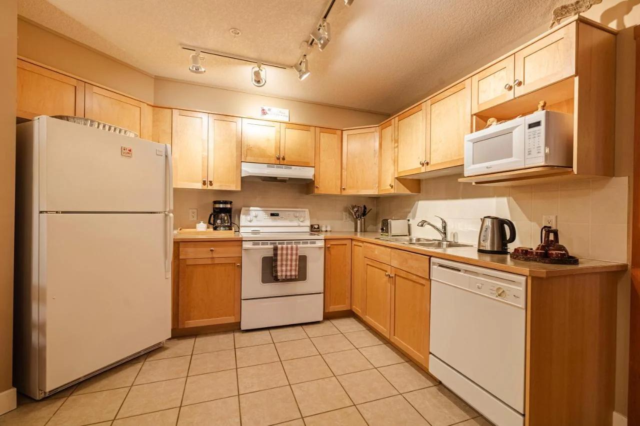 Cozy 2BR-5BD Suite - Mountain Views - Htd Parking photo
