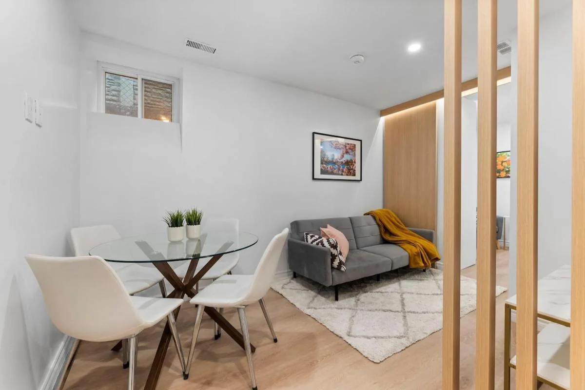 High Park Oasis Modern 1B1B, Kitchen, Laundry