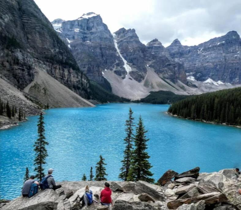 Immersed in the scenery of Canmore RES-11244 foto