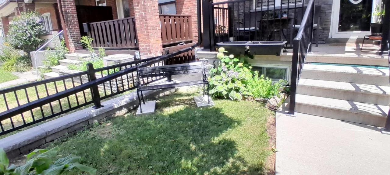 The Cozy Bungalow in North York Nest photo