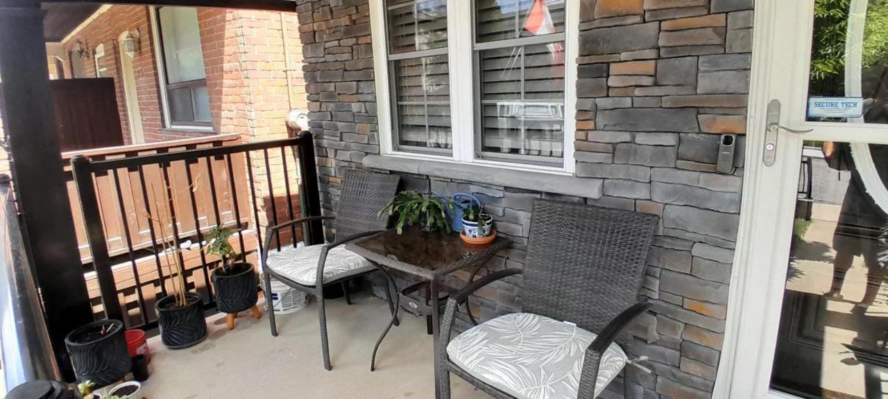 The Cozy Bungalow in North York Nest photo
