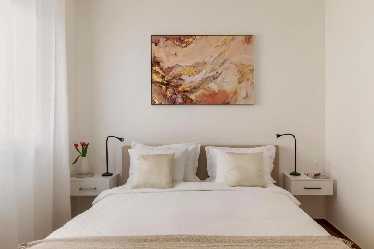 Lake Modern Suites - Free Parking photo