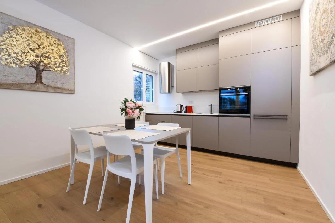 Lake Modern Suites - Free Parking photo