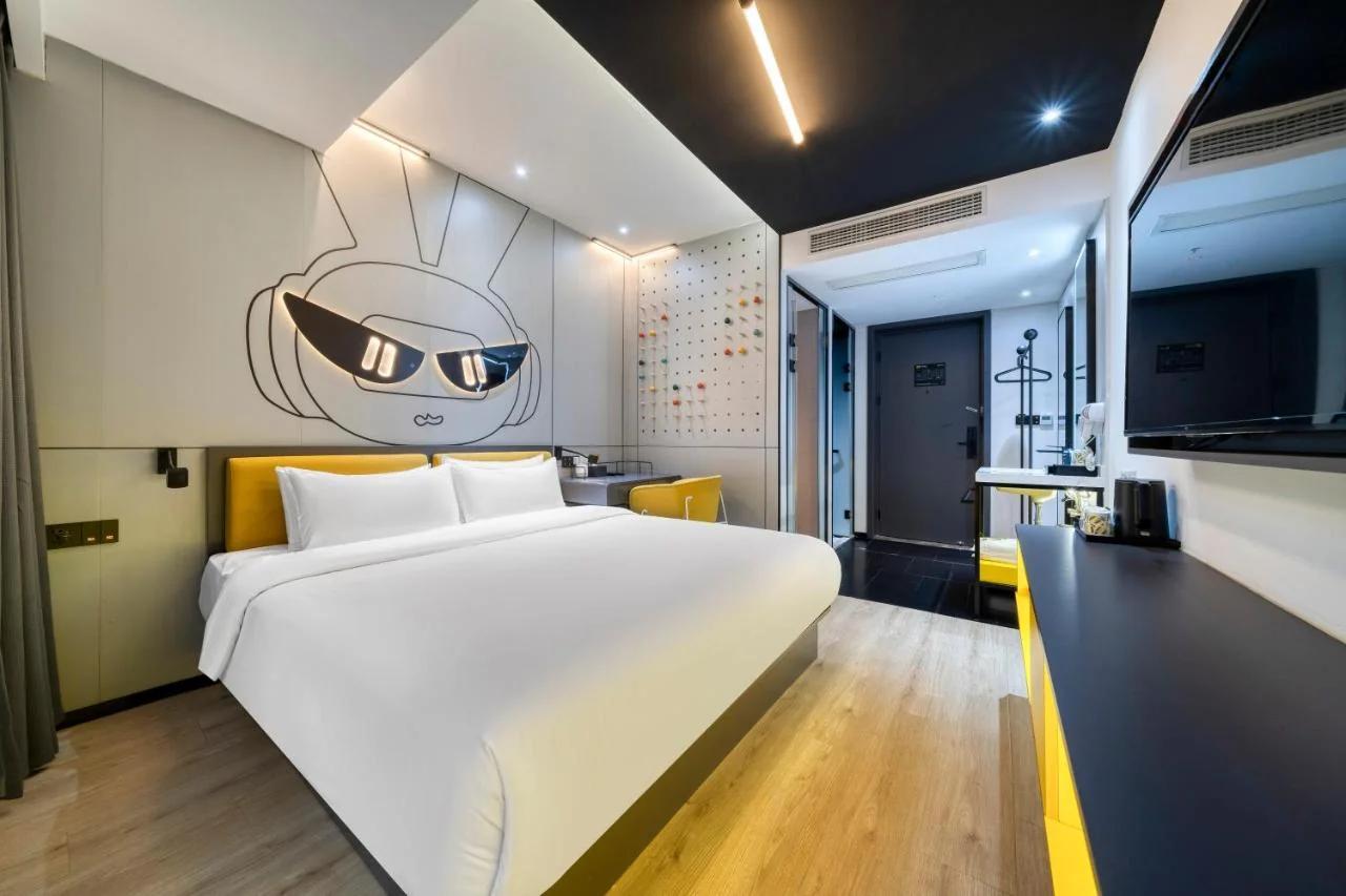 IU Hotel Chongqing Jiefangbei 重庆解放碑洪崖洞店 photo