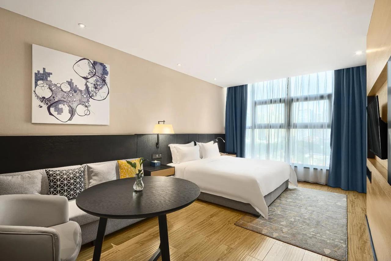 成都V hotel精品酒店 photo