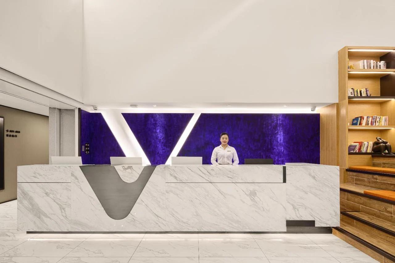 成都V hotel精品酒店 photo