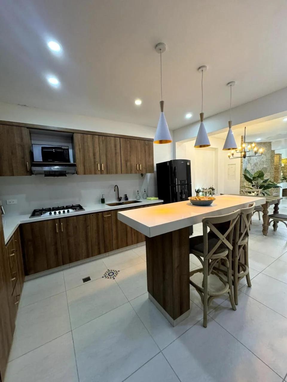 Apartamento amplio y moderno cerca al parque foto