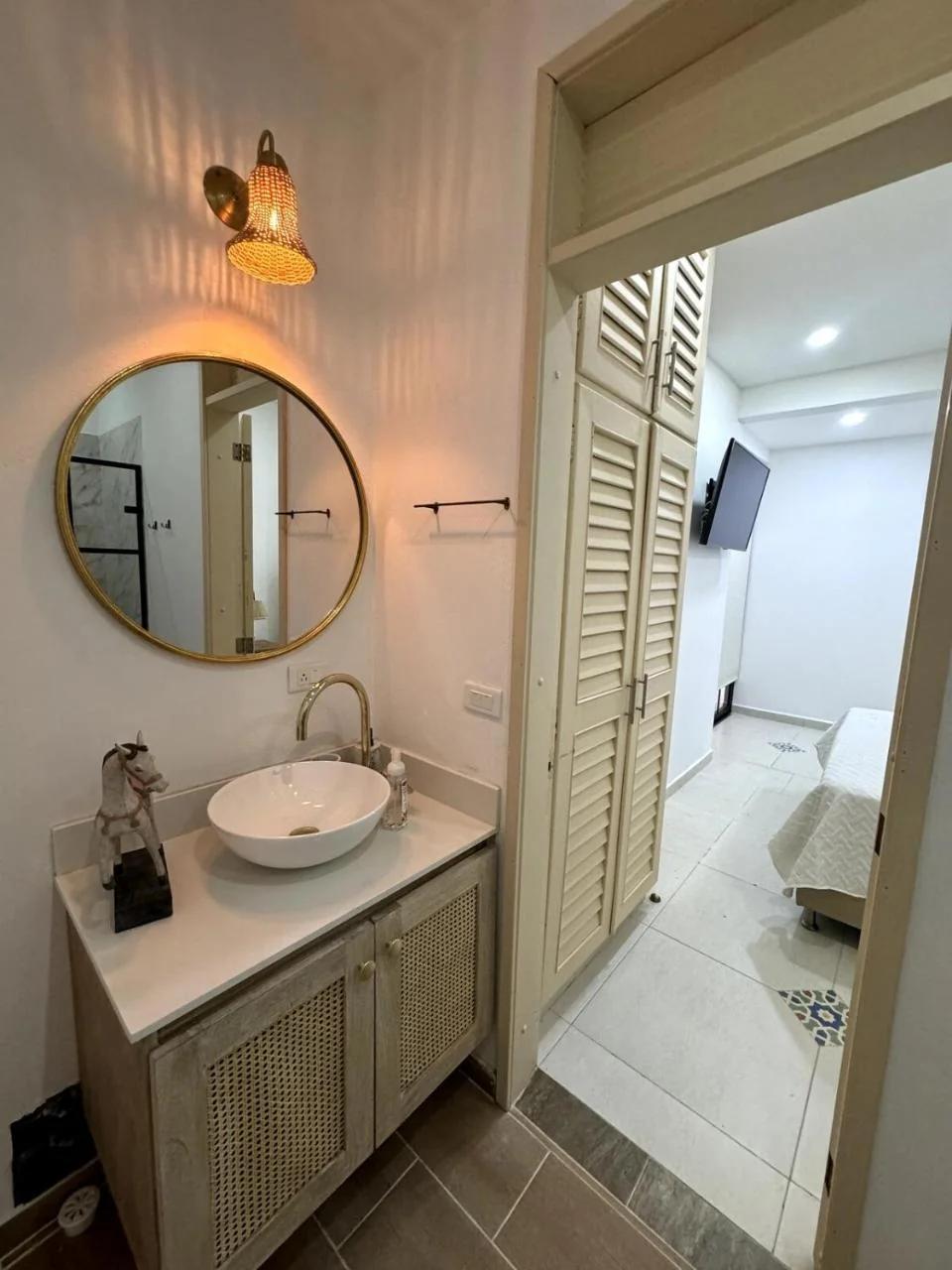 Apartamento amplio y moderno cerca al parque foto