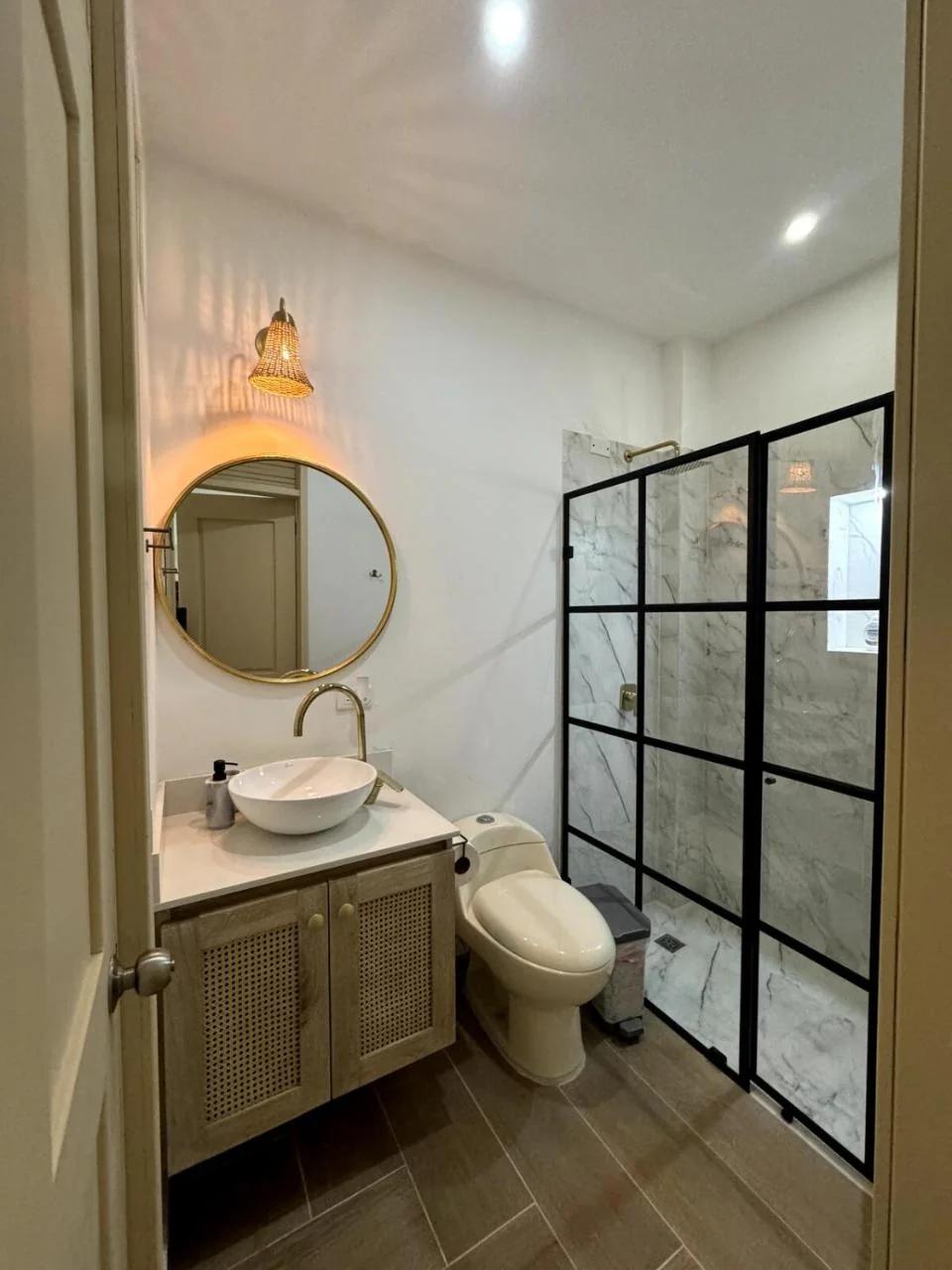 Apartamento amplio y moderno cerca al parque foto