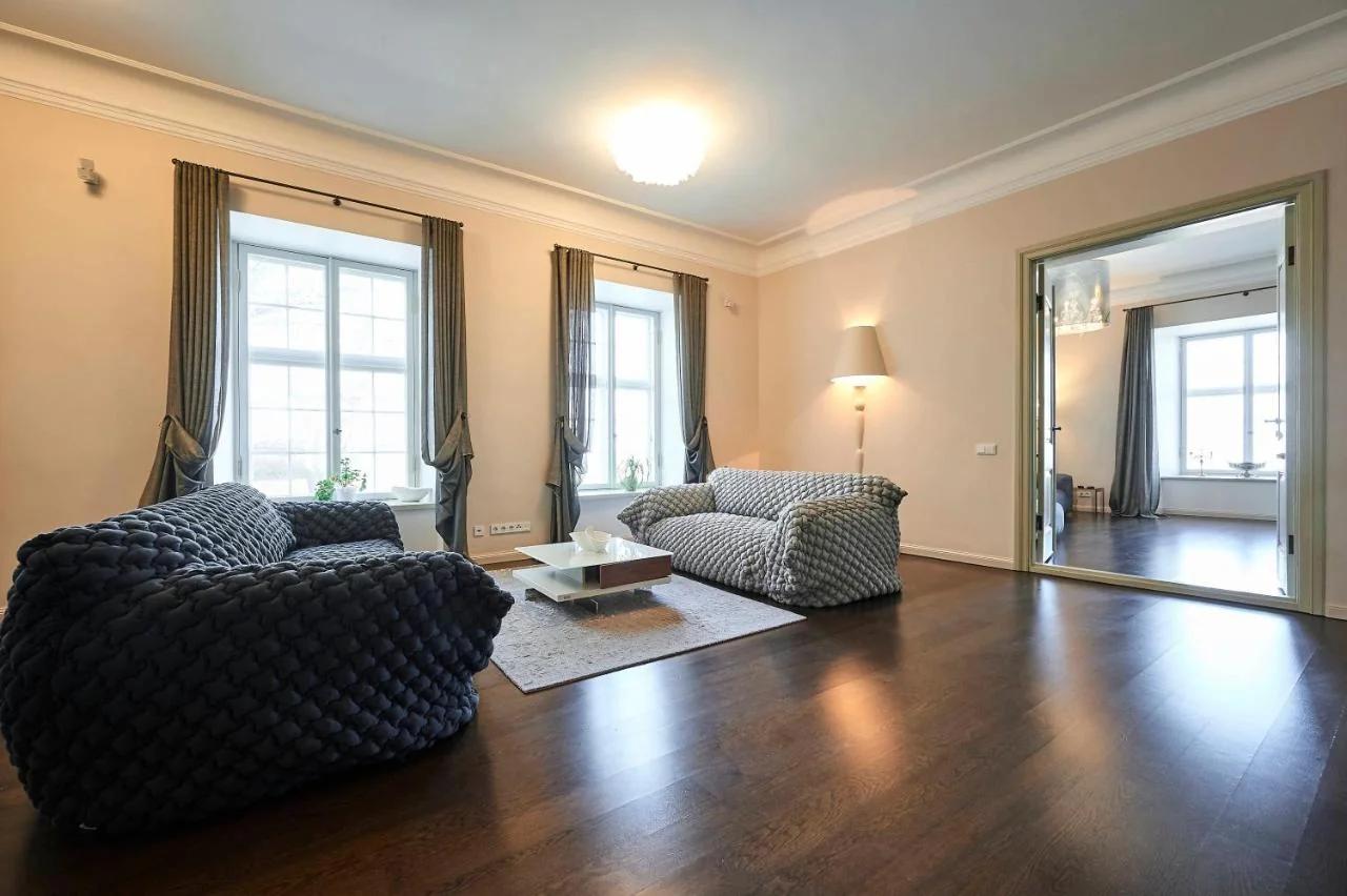 Luxury apartment Baron fon Fersen photo