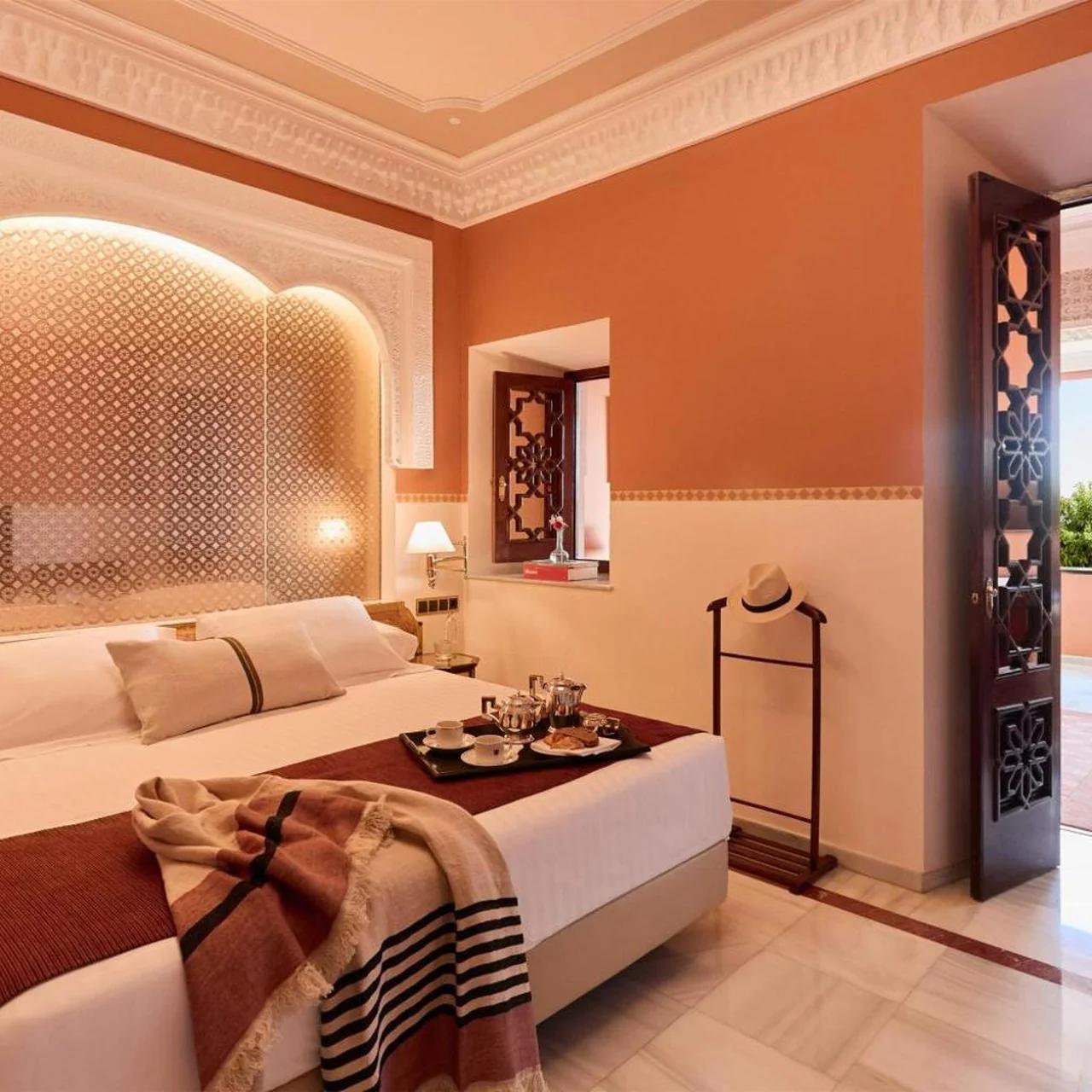 Alhambra Palace Hotel photo