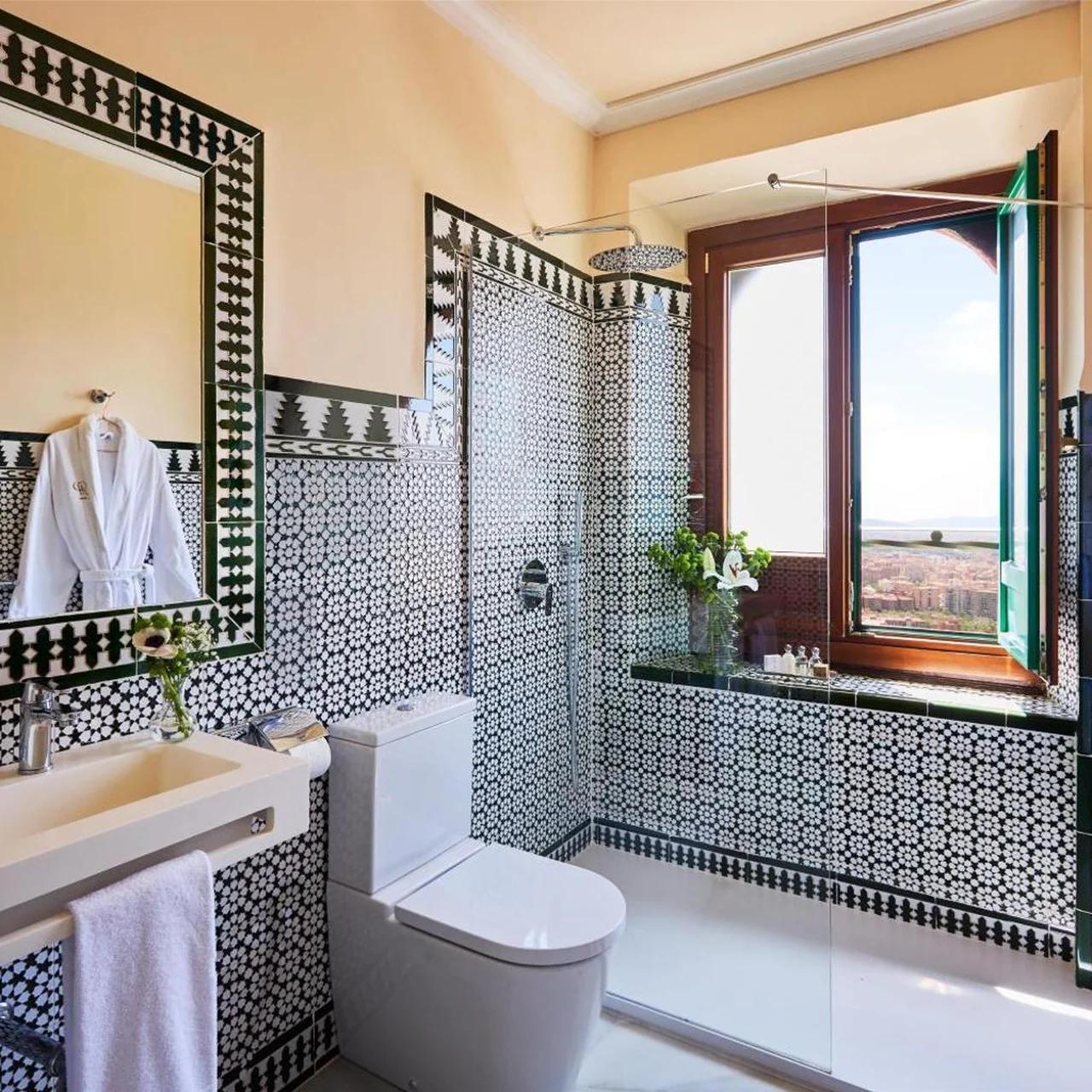 Alhambra Palace Hotel photo
