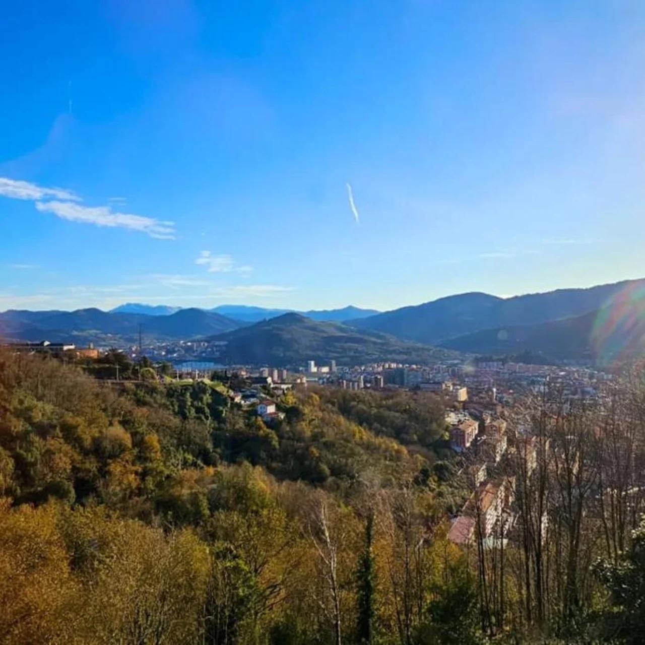 Hotel Artxanda Bilbao, Parking Gratuito en el Exterior Junto al Hotel photo