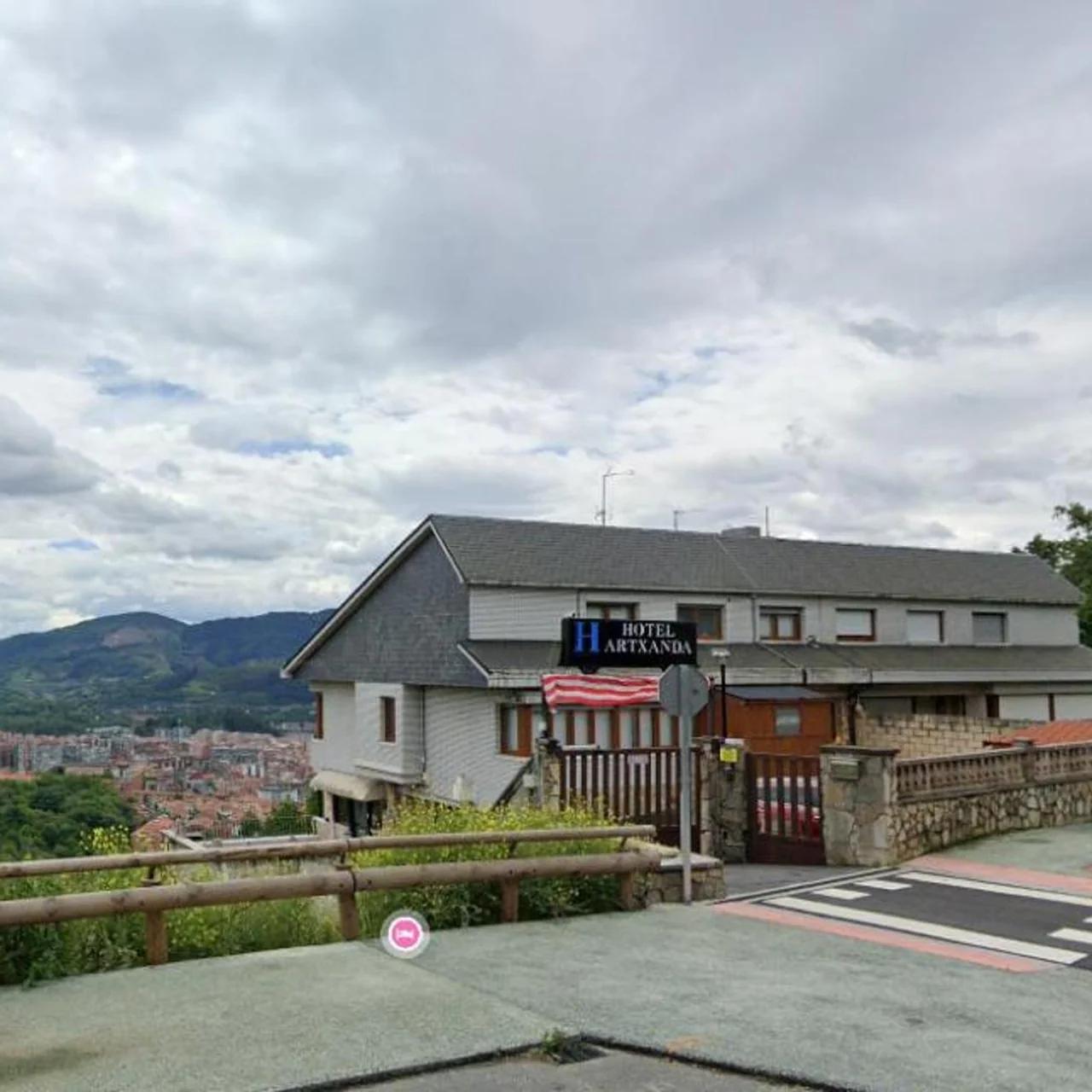 Hotel Artxanda Bilbao, Parking Gratuito en el Exterior Junto al Hotel photo