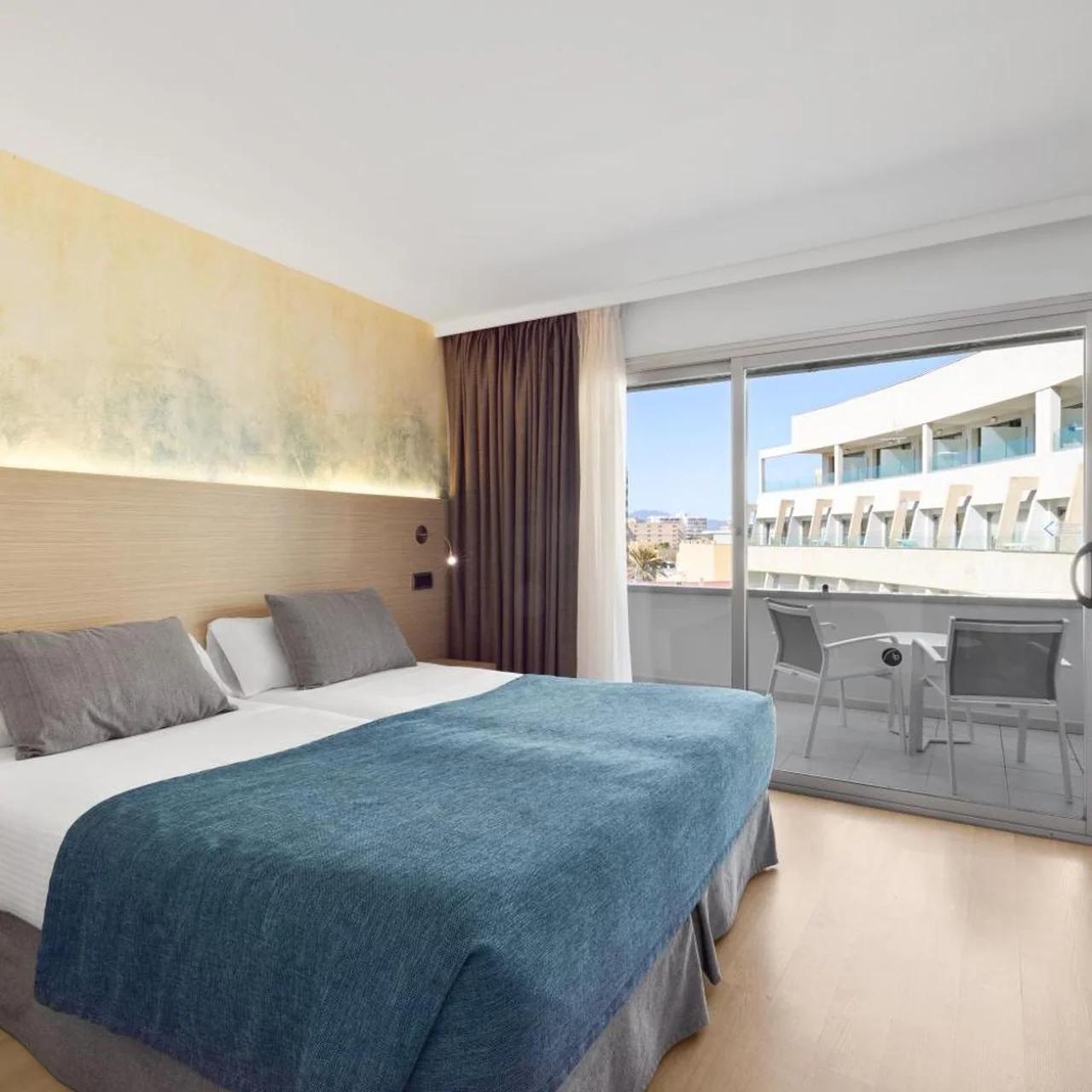 Aparthotel Fontanellas Playa photo