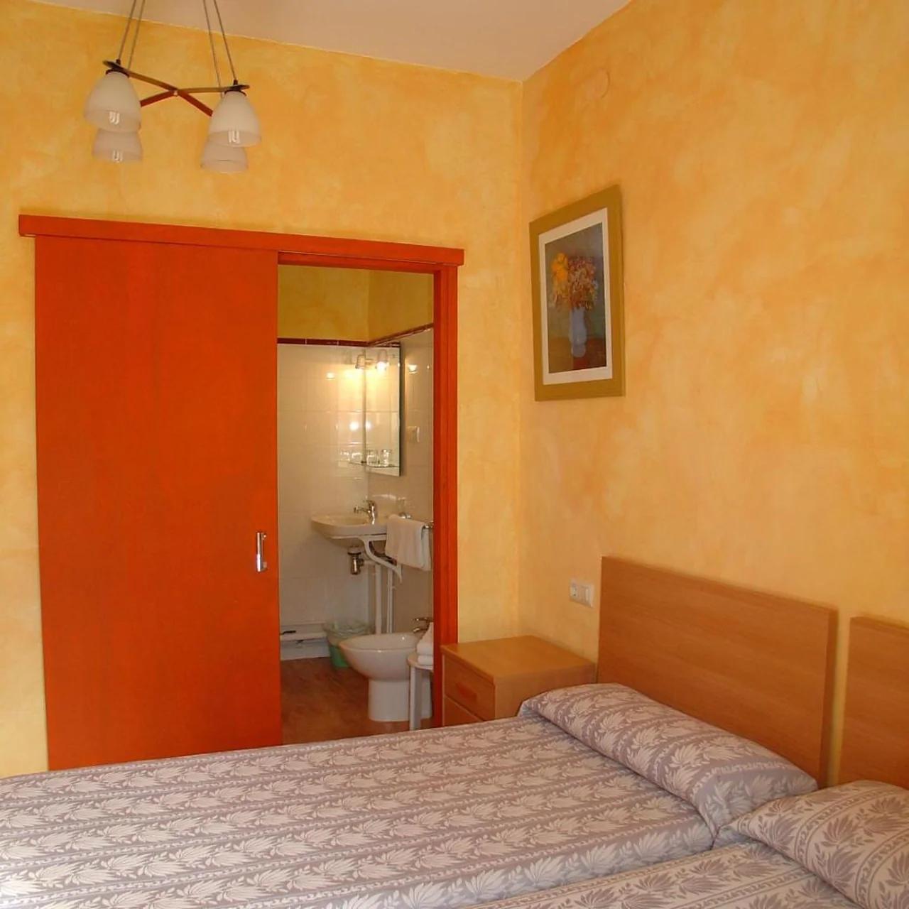 Hostal Adarnius foto