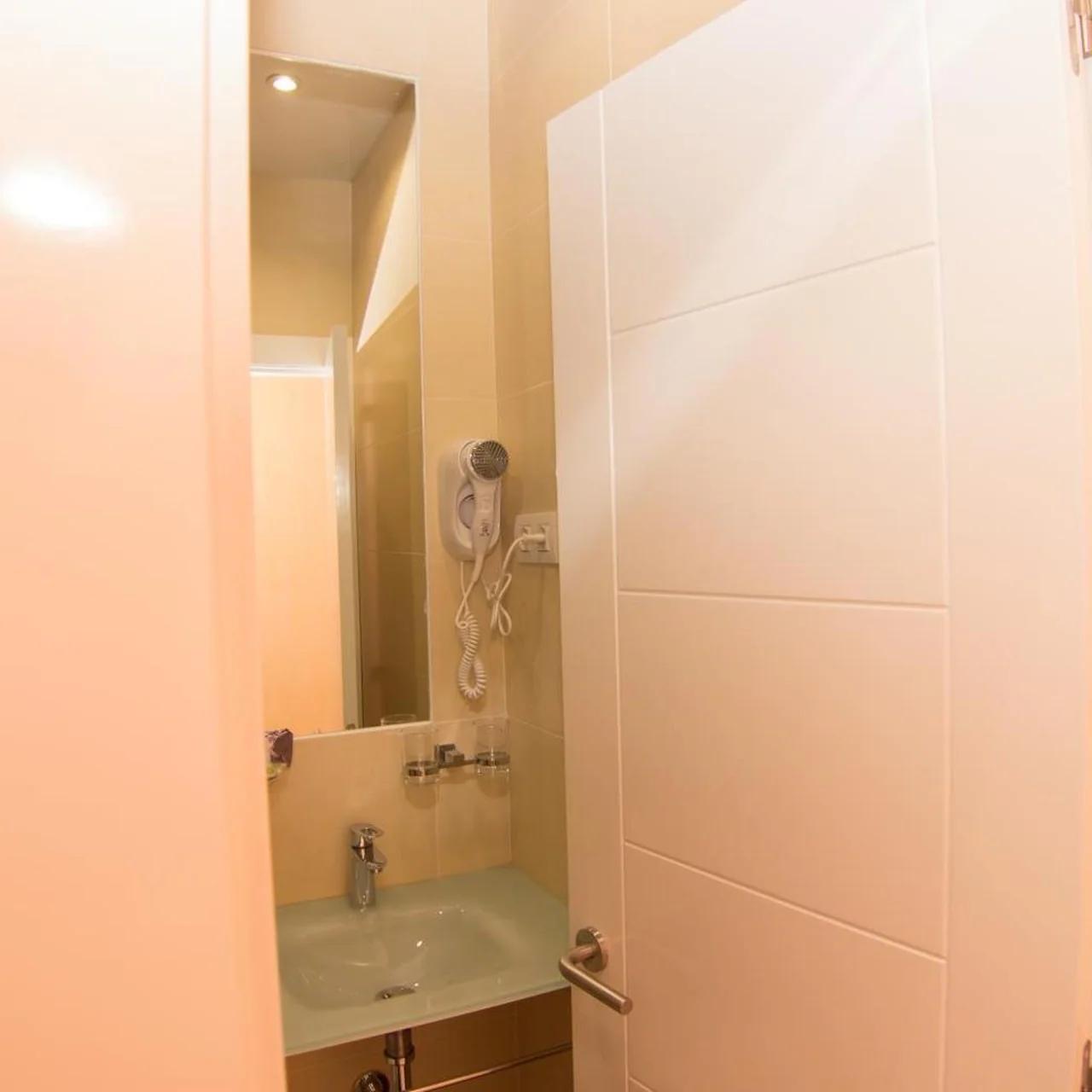 Hostal Palacio Madrid photo