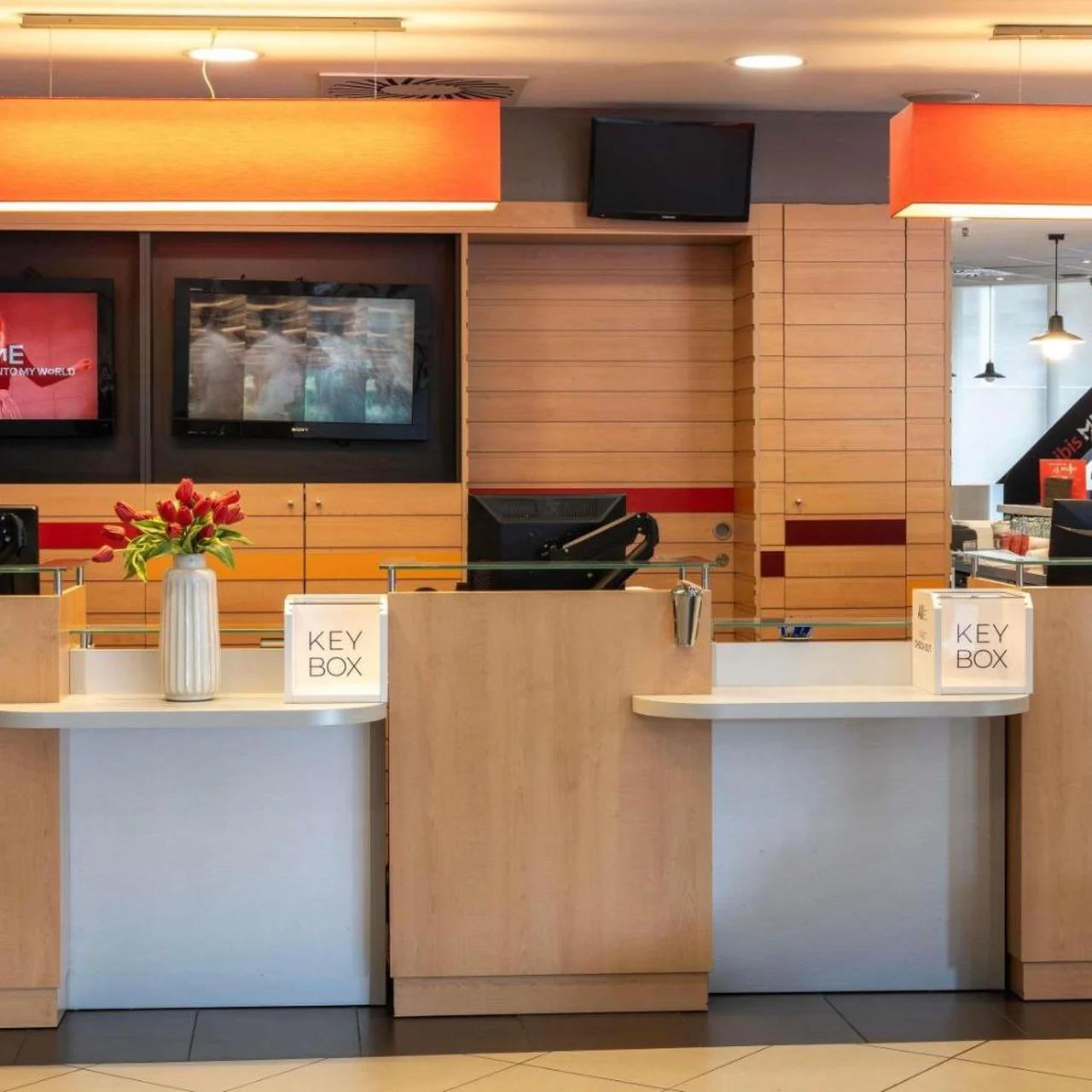 Ibis Barcelona Meridiana photo