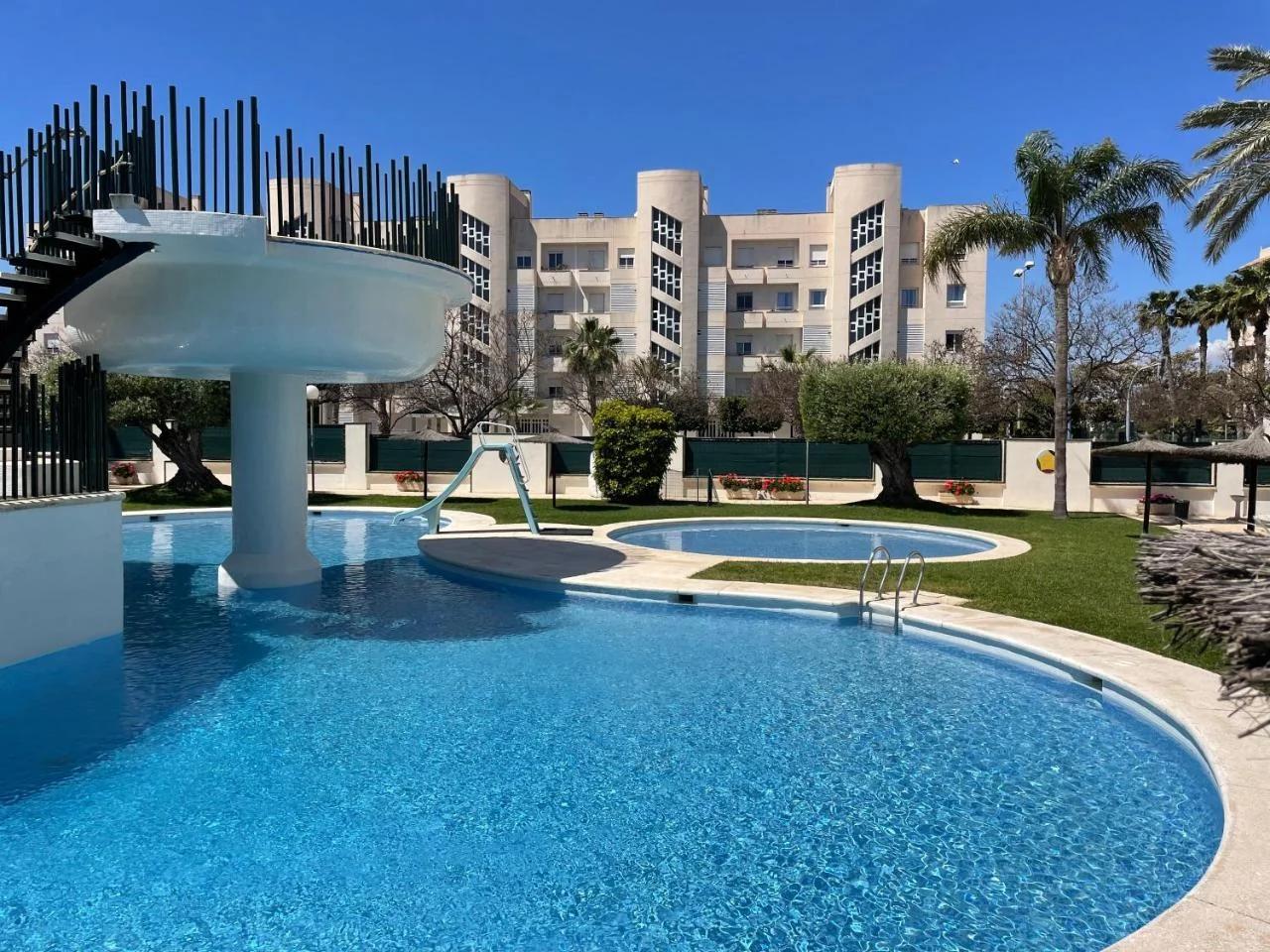 Large relaxed terrace, golf views photo