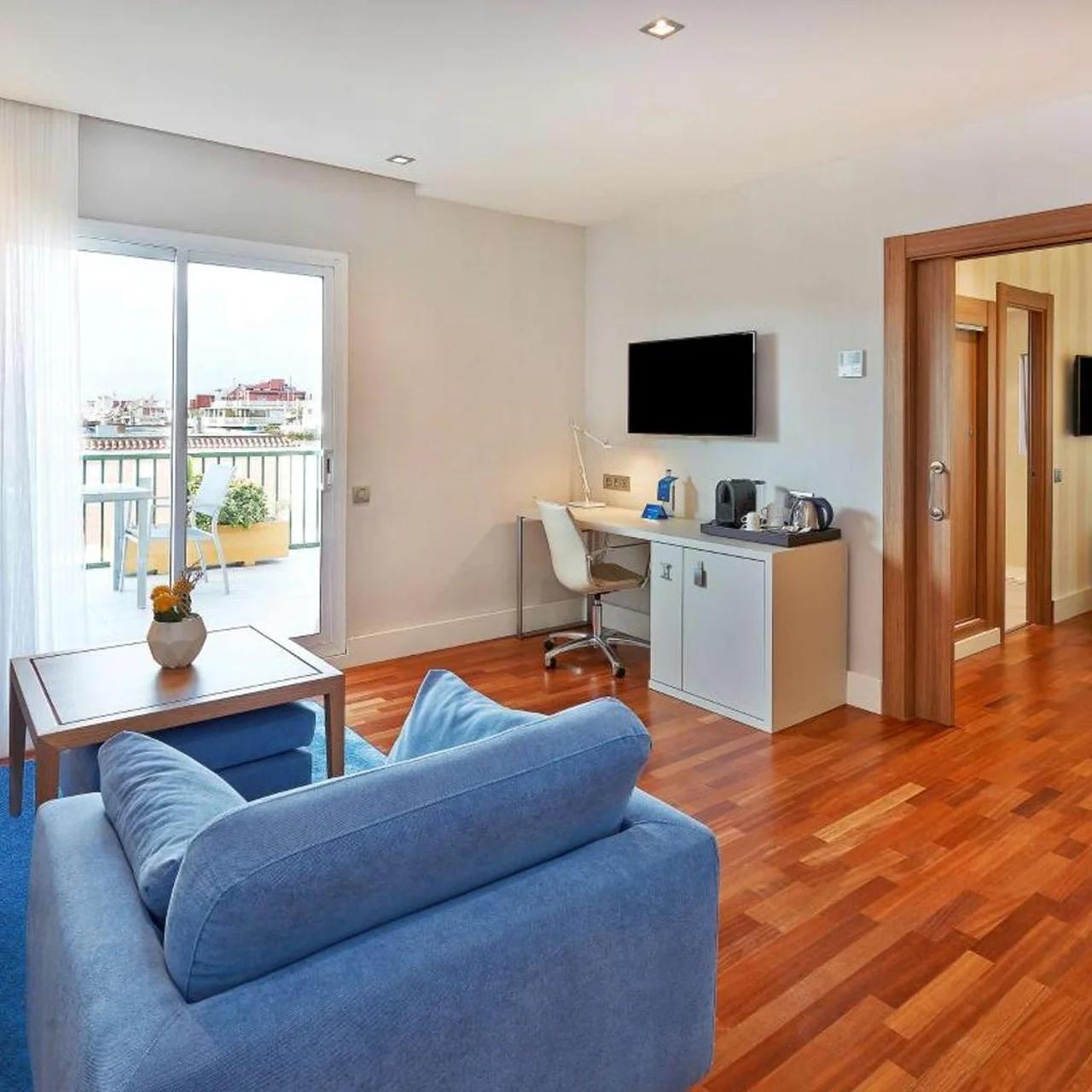 NH Barcelona Les Corts photo