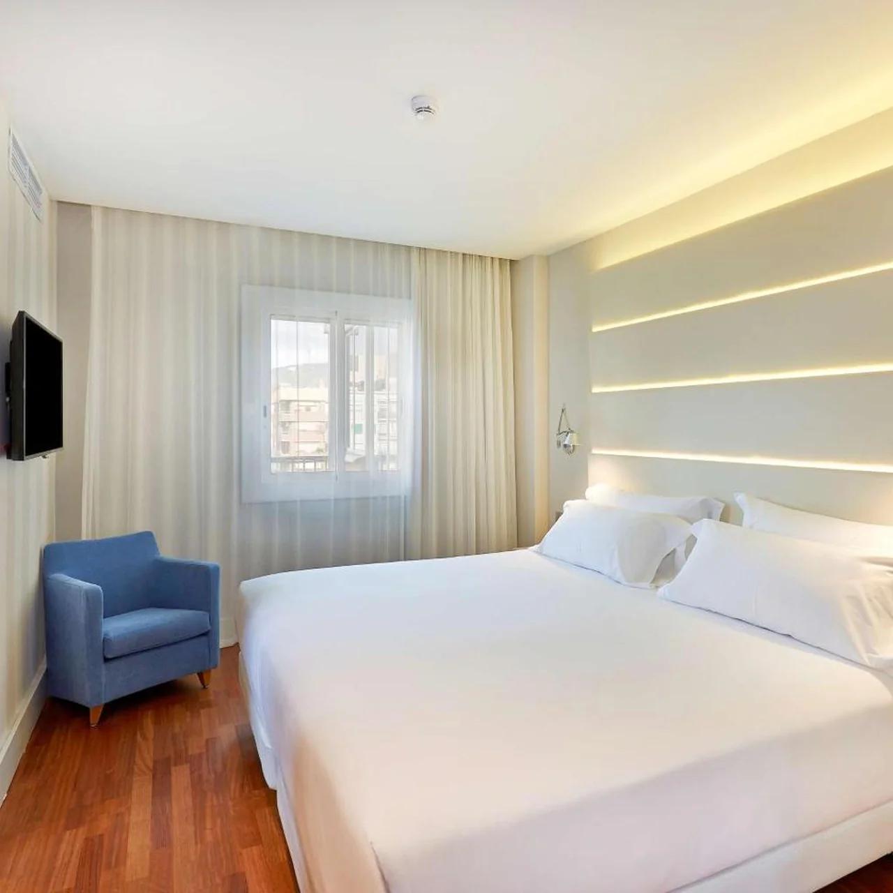 NH Barcelona Les Corts photo