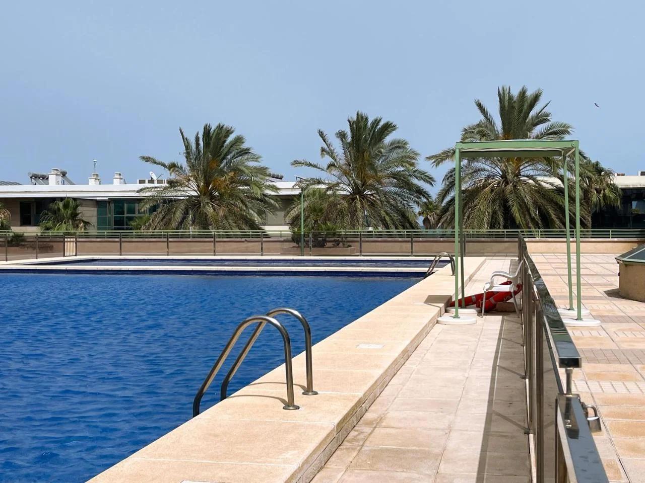 Stylish well-connected beachfront flat photo