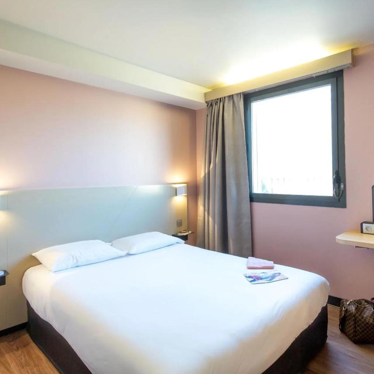 B&B HOTEL Marseille Centre La Timone photo