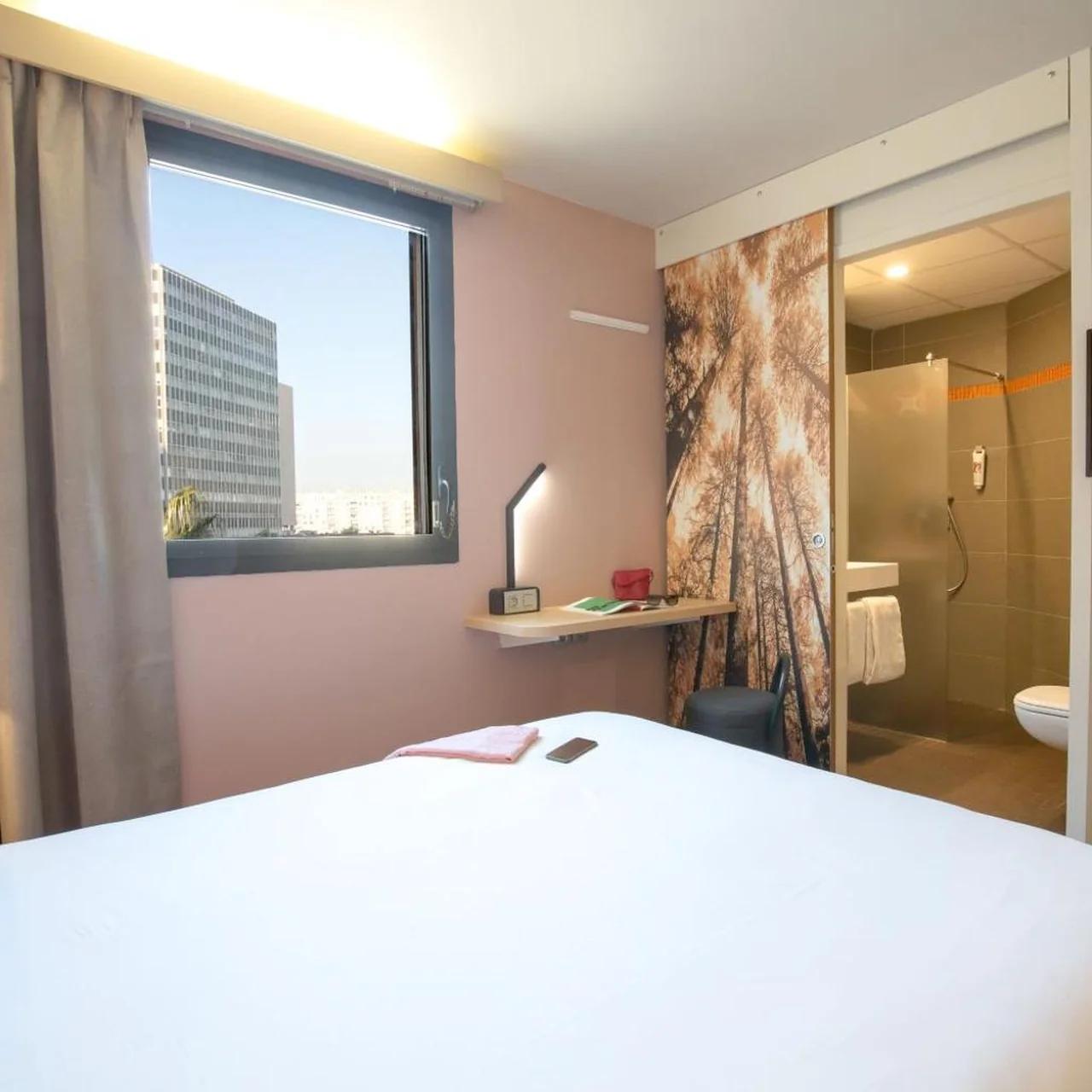 B&B HOTEL Marseille Centre La Timone photo
