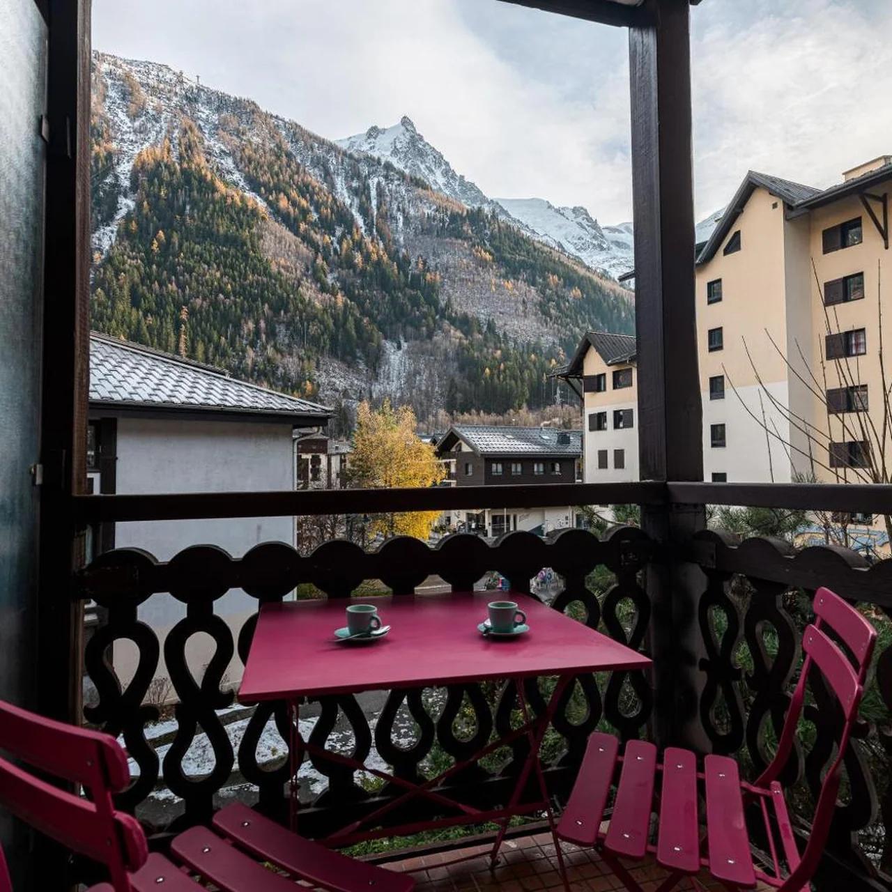 Vue montagne parking privé balcon foto