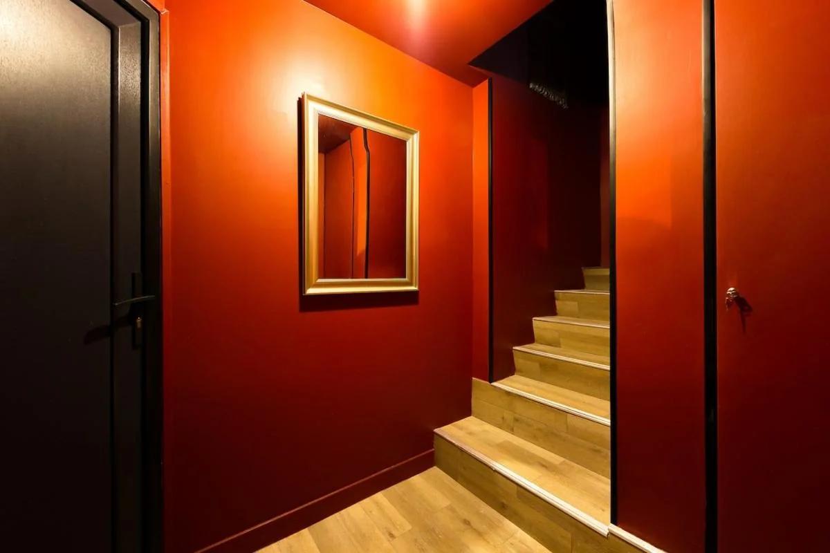 Appartement Rouge Elegance & Miroirs RER C photo
