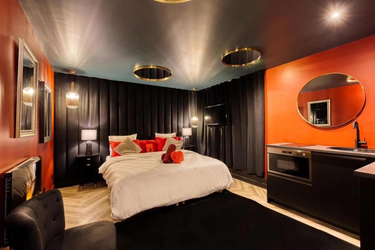 Appartement Rouge Elegance & Miroirs RER C photo