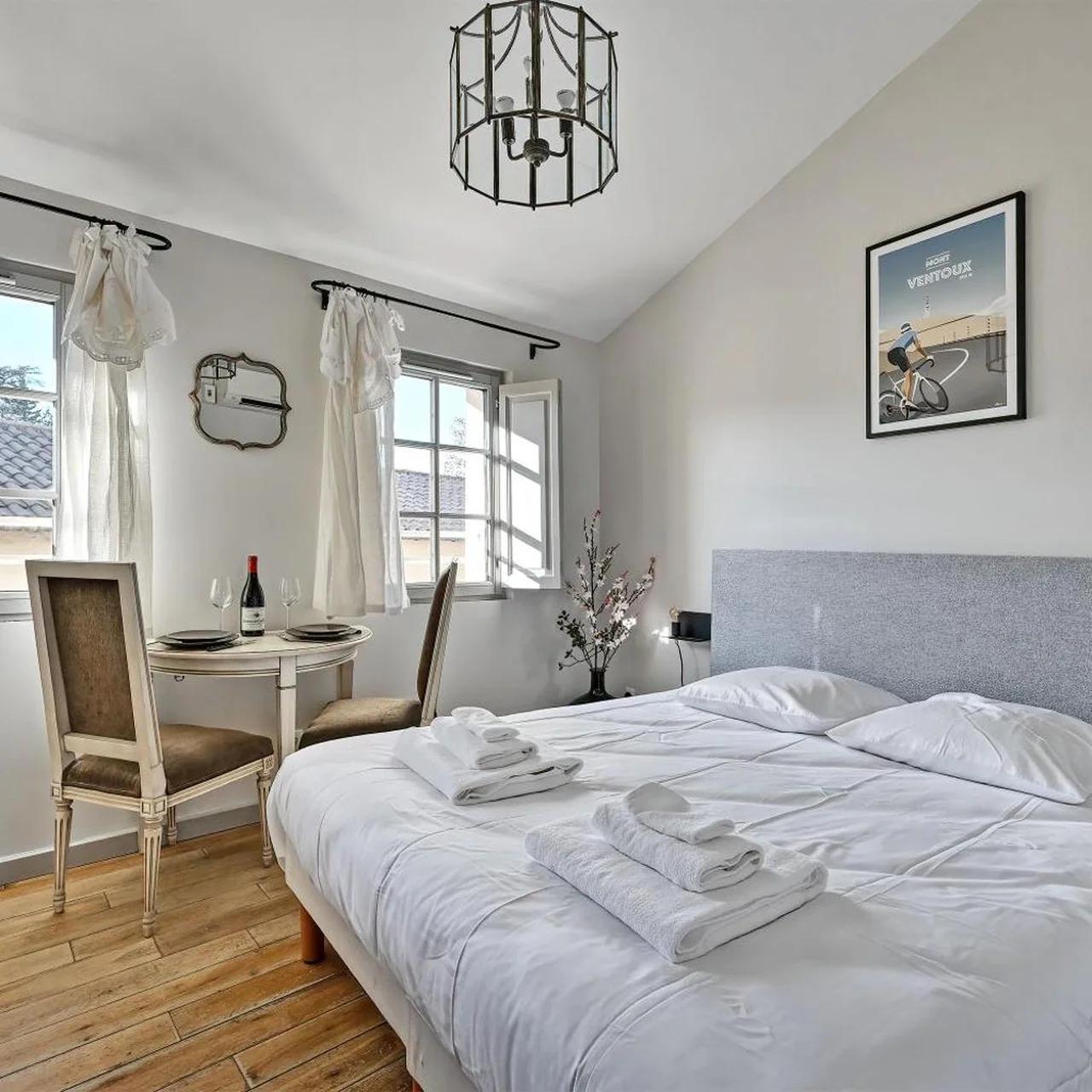 Au cœur des Papes, dans bâtisse de charme studios & appartements en cœur de ville photo