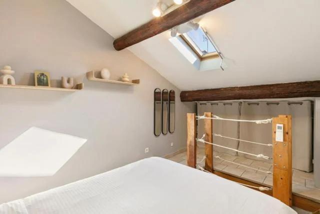 Duplex au cœur du vieil Antibes, Le Jamesy photo
