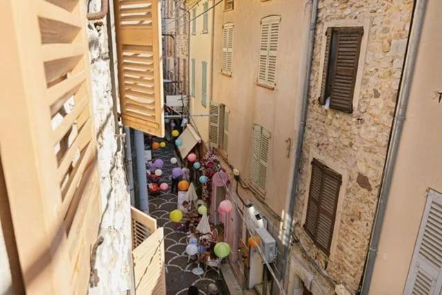 Duplex au cœur du vieil Antibes, Le Jamesy photo