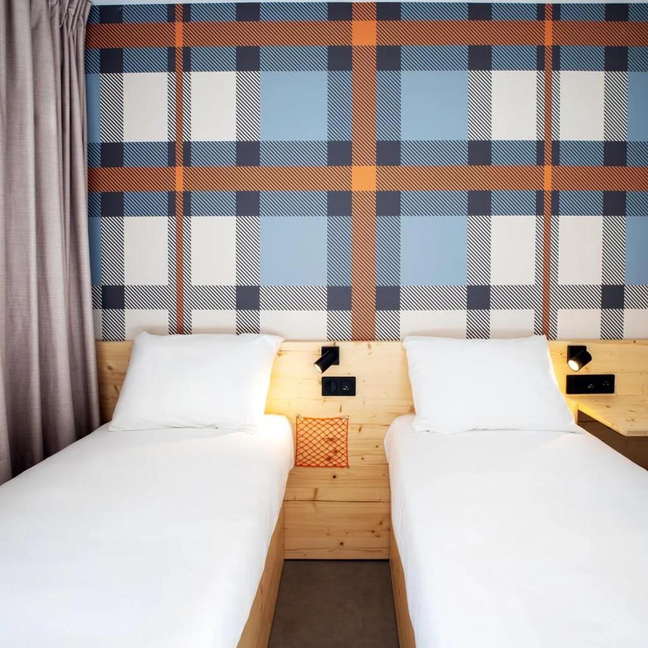easyHotel Marseille Euromed photo