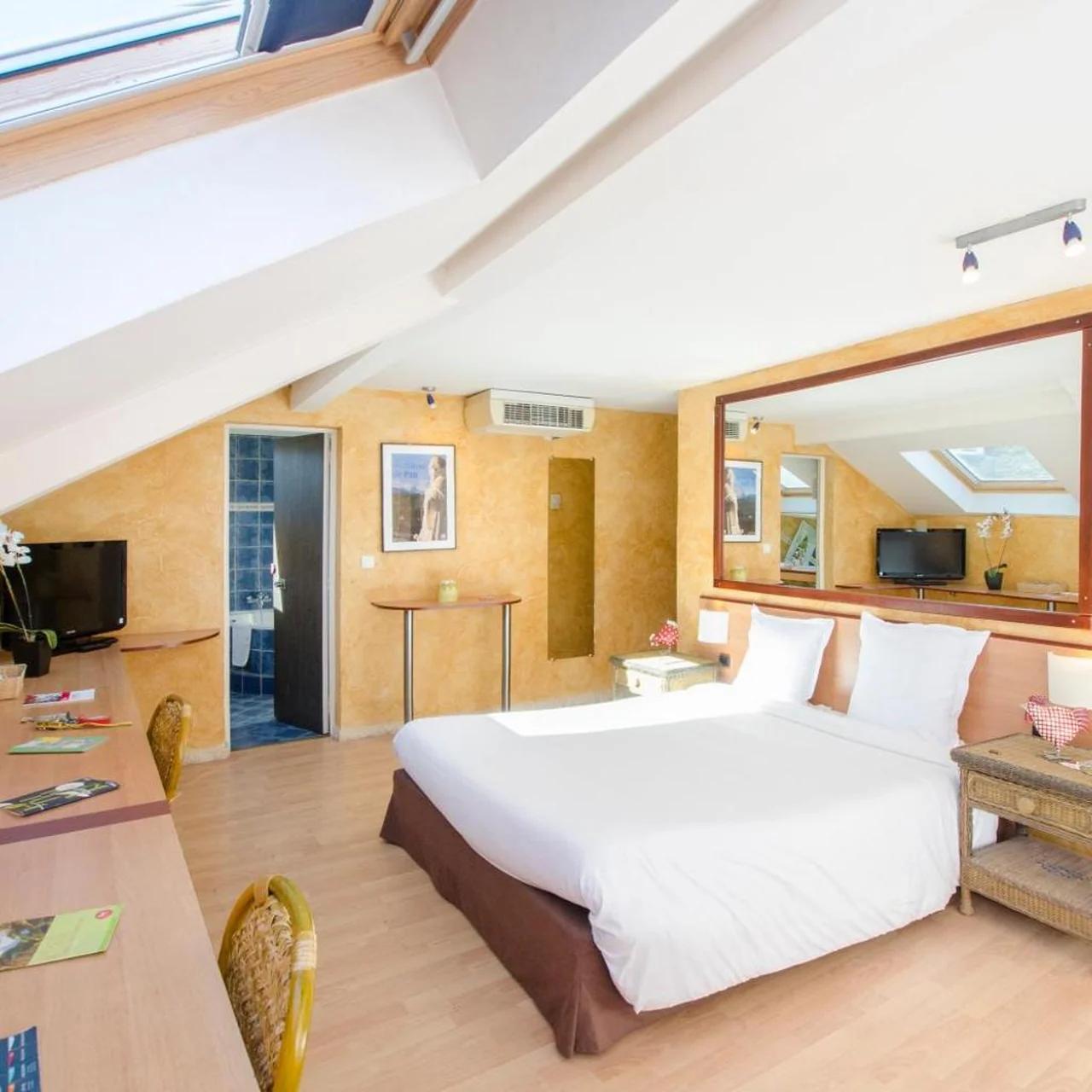 Hôtel Bosquet Pau Centre - Self Check In Budget Hotel